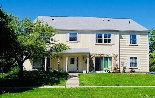 property at 832 Bloomfield Village Blvd