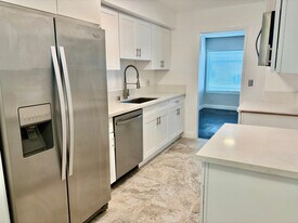 17440 Burbank Blvd in Los Angeles, CA - Building Photo