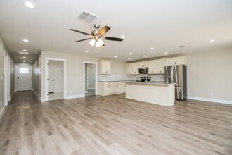 5112 S 23rd Ave in Phoenix, AZ - Foto de edificio - Building Photo