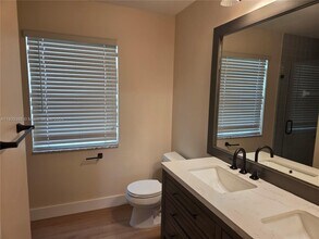 9804 NW 43rd St in Sunrise, FL - Building Photo - Building Photo