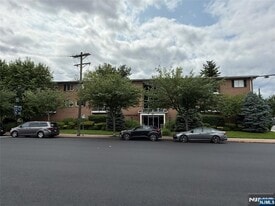 289 Valley Blvd, Unit 2B in Wood Ridge, NJ - Building Photo