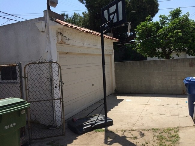 2900 Edgehill Dr in Los Angeles, CA - Building Photo - Building Photo