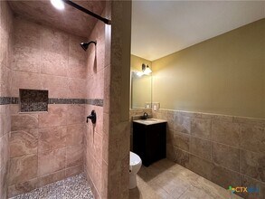 818 W Hopkins St in San Marcos, TX - Building Photo - Building Photo