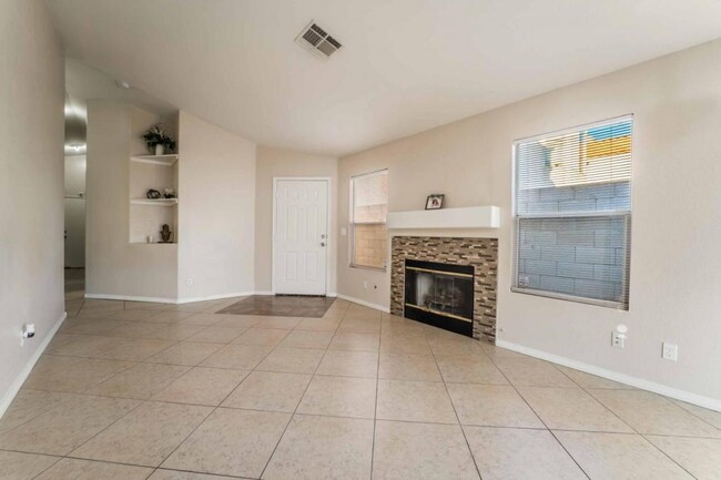 6617 Lund Dr in Las Vegas, NV - Building Photo - Building Photo