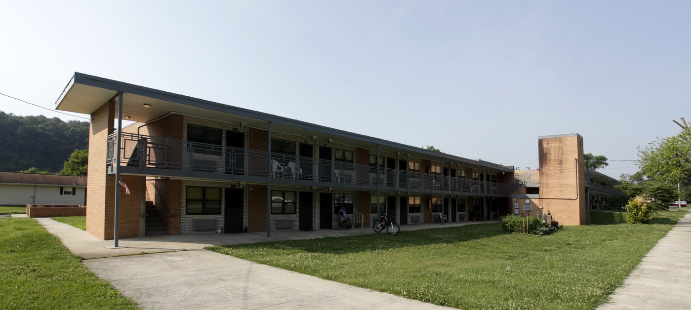 710 Clifty St in Harriman, TN - Building Photo