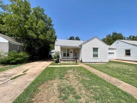 614 W Iowa Ave in Enid, OK - Building Photo