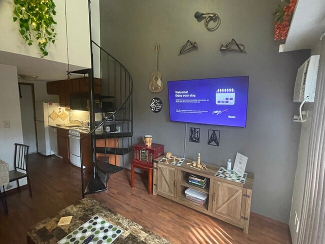 803 W Springfield Ave, Unit J