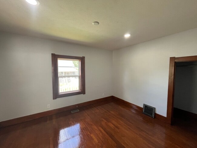 834 Eastside Blvd in Hastings, NE - Building Photo - Building Photo