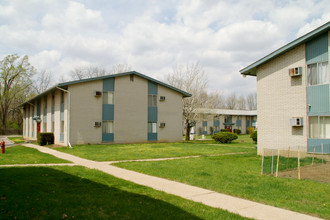 Woodcreek Apartments in Ypsilanti, MI - Building Photo - Building Photo