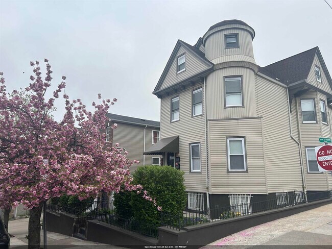 437 Bramhall Ave