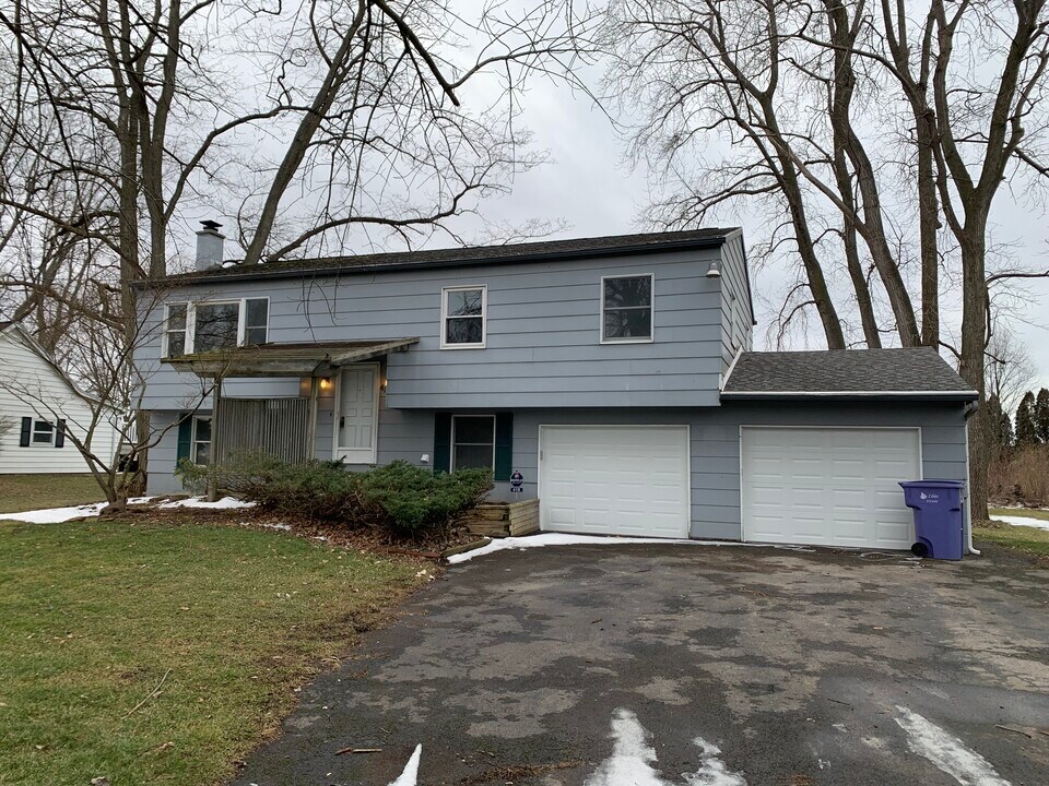 419 Phillips Rd in Webster, NY - Building Photo