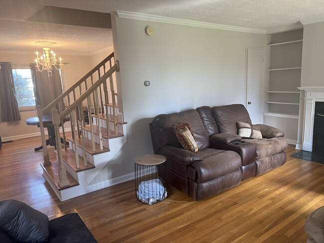 1738 E Broad St in Columbus, OH - Building Photo - Building Photo