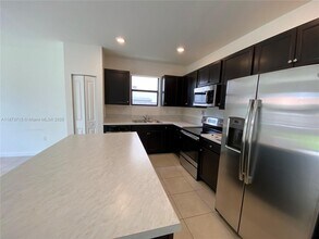 2424 SE 3rd St in Homestead, FL - Building Photo - Building Photo