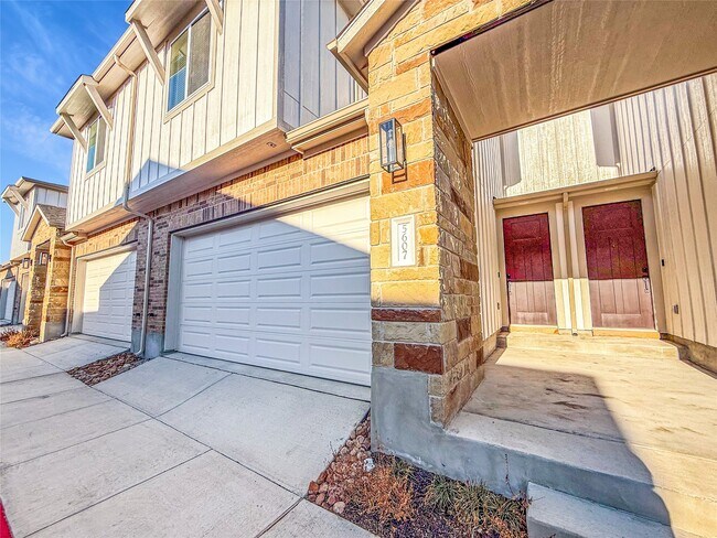 5609 Mobeetie Lp in Bee Cave, TX - Building Photo - Building Photo