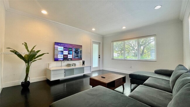 1955 Washington St in Hollywood, FL - Building Photo - Building Photo