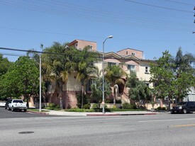 6601 Woodley Ave Apartments