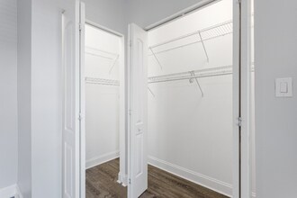 1521 W Sherwin Ave in Chicago, IL - Foto de edificio - Building Photo