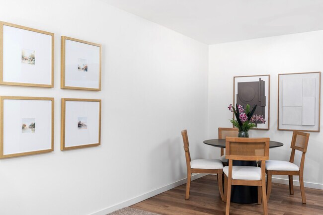 Timber Lake in West Chicago, IL - Foto de edificio - Building Photo