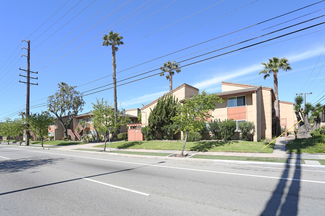 Pacific Point Apartments in Oxnard, CA - Building Photo