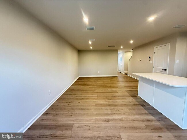 647 Laurelwood Cir in Winchester, VA - Building Photo - Building Photo