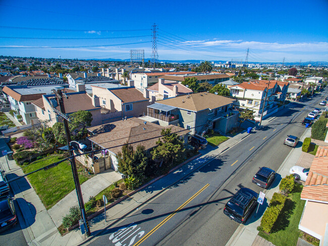 2523 Voorhees Ave in Redondo Beach, CA - Building Photo - Building Photo