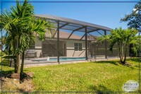 8198 Valiant Dr in Naples, FL - Foto de edificio - Building Photo