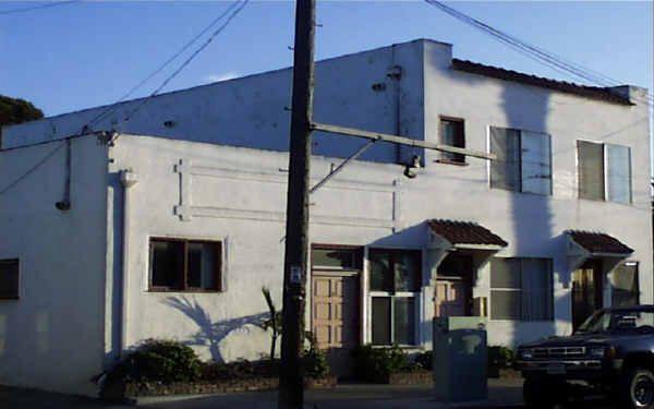 2175-2177 Bacon St in San Diego, CA - Building Photo