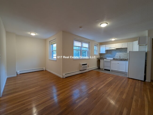2018 Commonwealth Ave in Boston, MA - Building Photo - Building Photo