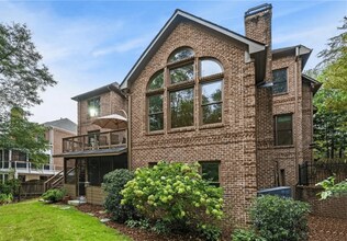 2262 Meadowvale Dr NE in Atlanta, GA - Foto de edificio - Building Photo