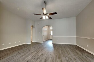 3102 Candle Pond Ln in Spring, TX - Foto de edificio - Building Photo