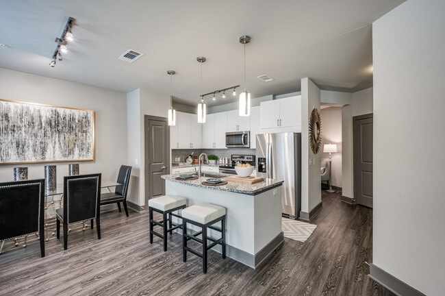 Memorial West in Houston, TX - Foto de edificio - Building Photo