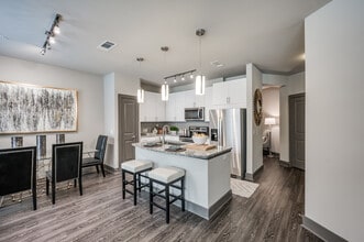 Memorial West in Houston, TX - Foto de edificio - Building Photo