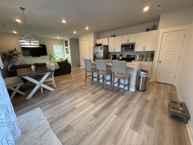 524 Torrey Pines Ln