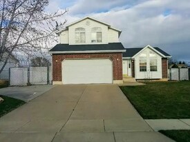 2126 N 750 W in Clinton, UT - Building Photo