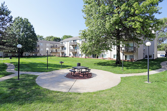 Crosswinds Apartments in Omaha, NE - Building Photo - Building Photo