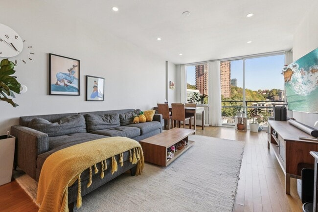 915 Hudson Park in Edgewater, NJ - Building Photo - Building Photo