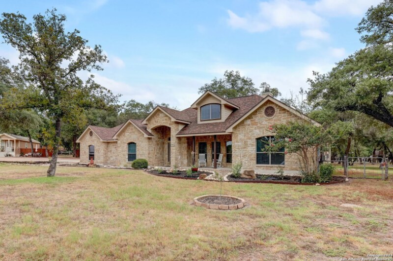 471 Rose Blossom Loop in La Vernia, TX - Building Photo
