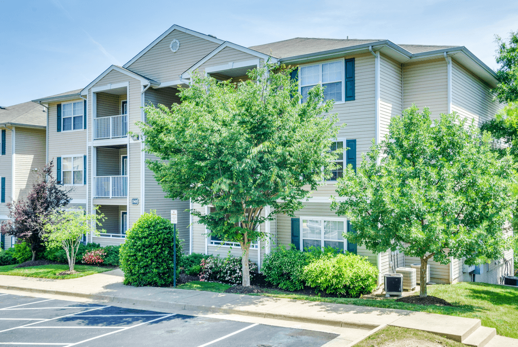 The Landings at Markhams Grant Apartments in Woodbridge, VA - Foto de edificio