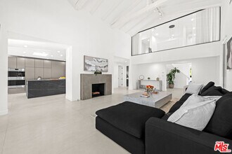 201 S Bedford Dr in Beverly Hills, CA - Building Photo - Building Photo