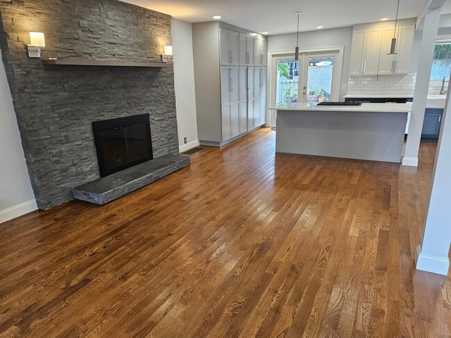 property at 711 E 7th St