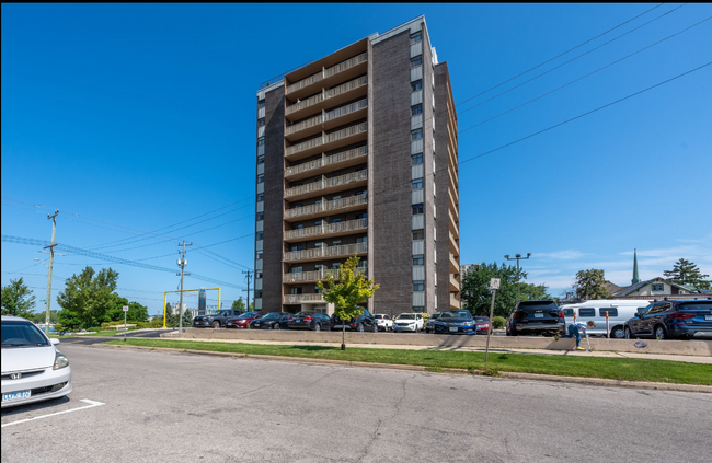 10 Derby Ln in Sarnia, ON - Building Photo - Building Photo