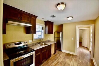 321 E 35th St in Houston, TX - Building Photo - Building Photo