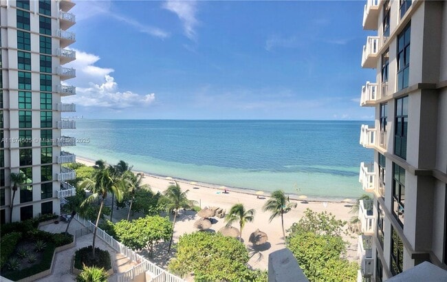 1111 Crandon Blvd in Key Biscayne, FL - Building Photo - Building Photo