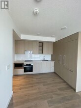 25-1025 McMahon Dr in Toronto, ON - Building Photo - Building Photo