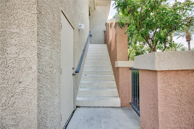 10720 Amber Ridge Dr in Las Vegas, NV - Building Photo - Building Photo