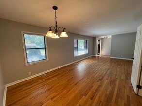 215 Walnut Dr in Enterprise, AL - Building Photo - Building Photo