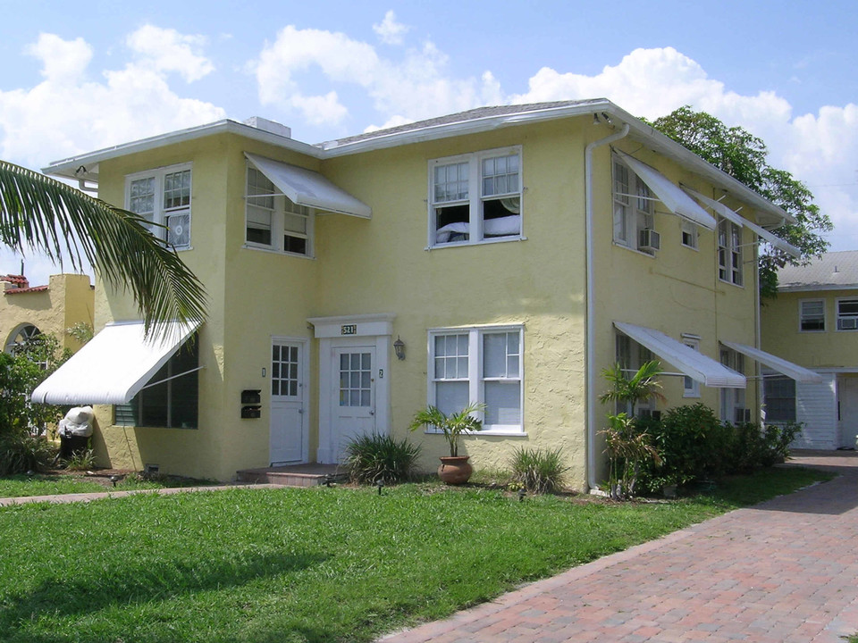 521 Kanuga Dr in West Palm Beach, FL - Building Photo