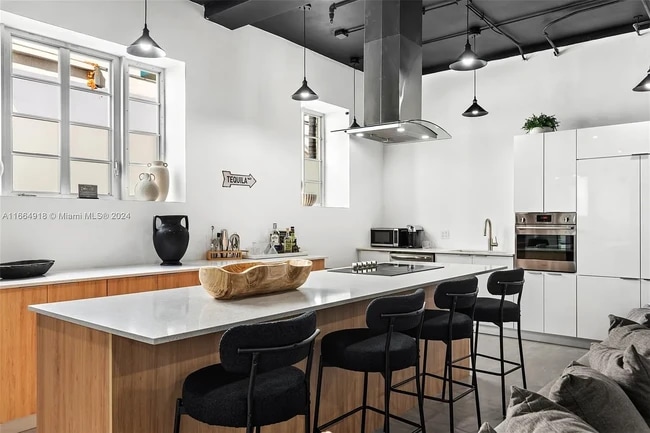 property at 2201 Collins Ave