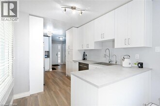 8 Buss Ct in Thorold, ON - Building Photo - Building Photo