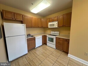 422 W Franklin St, Unit 1B in Baltimore, MD - Building Photo - Building Photo